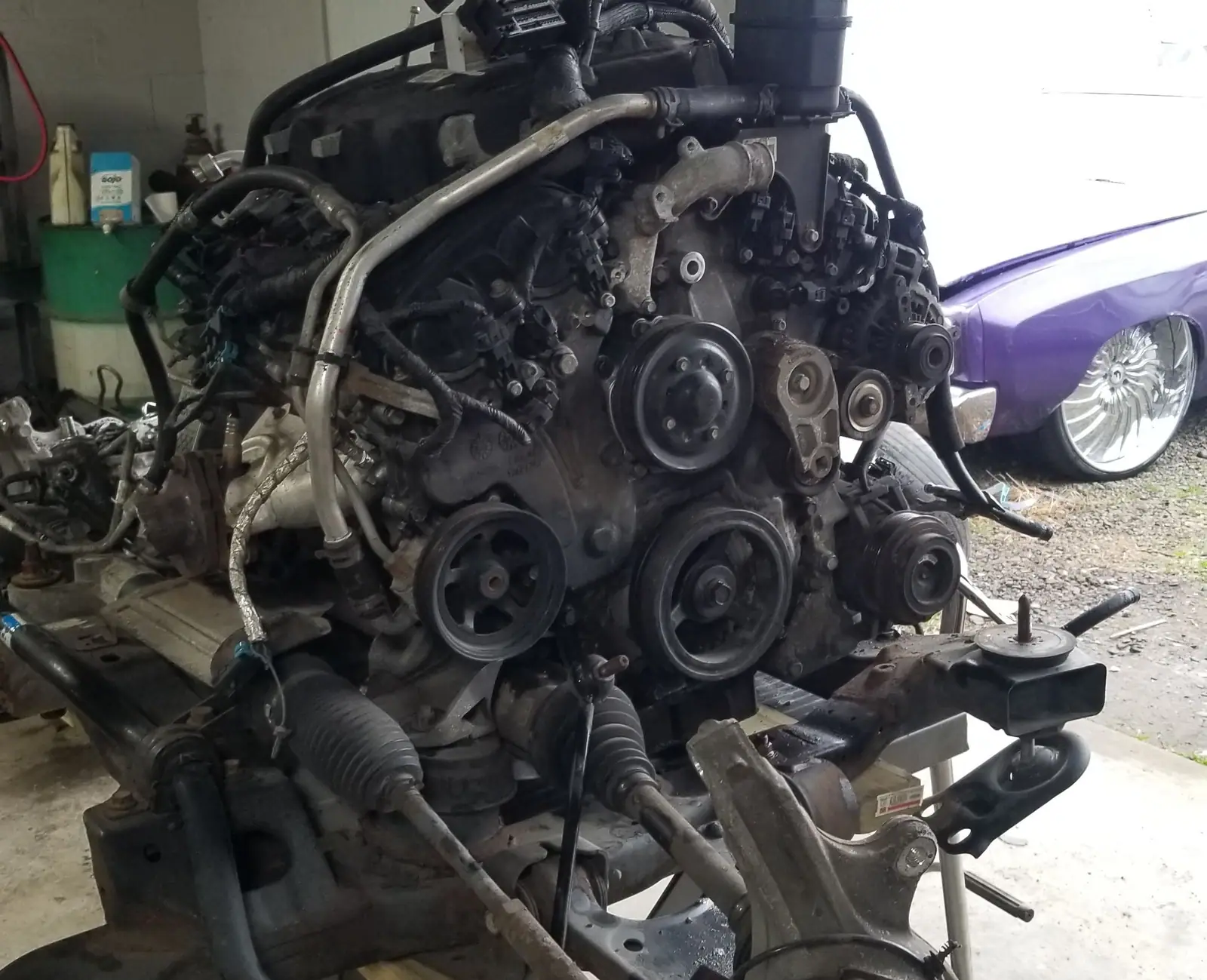 Front of a V8 with its belts, pulleys and accessories exposed