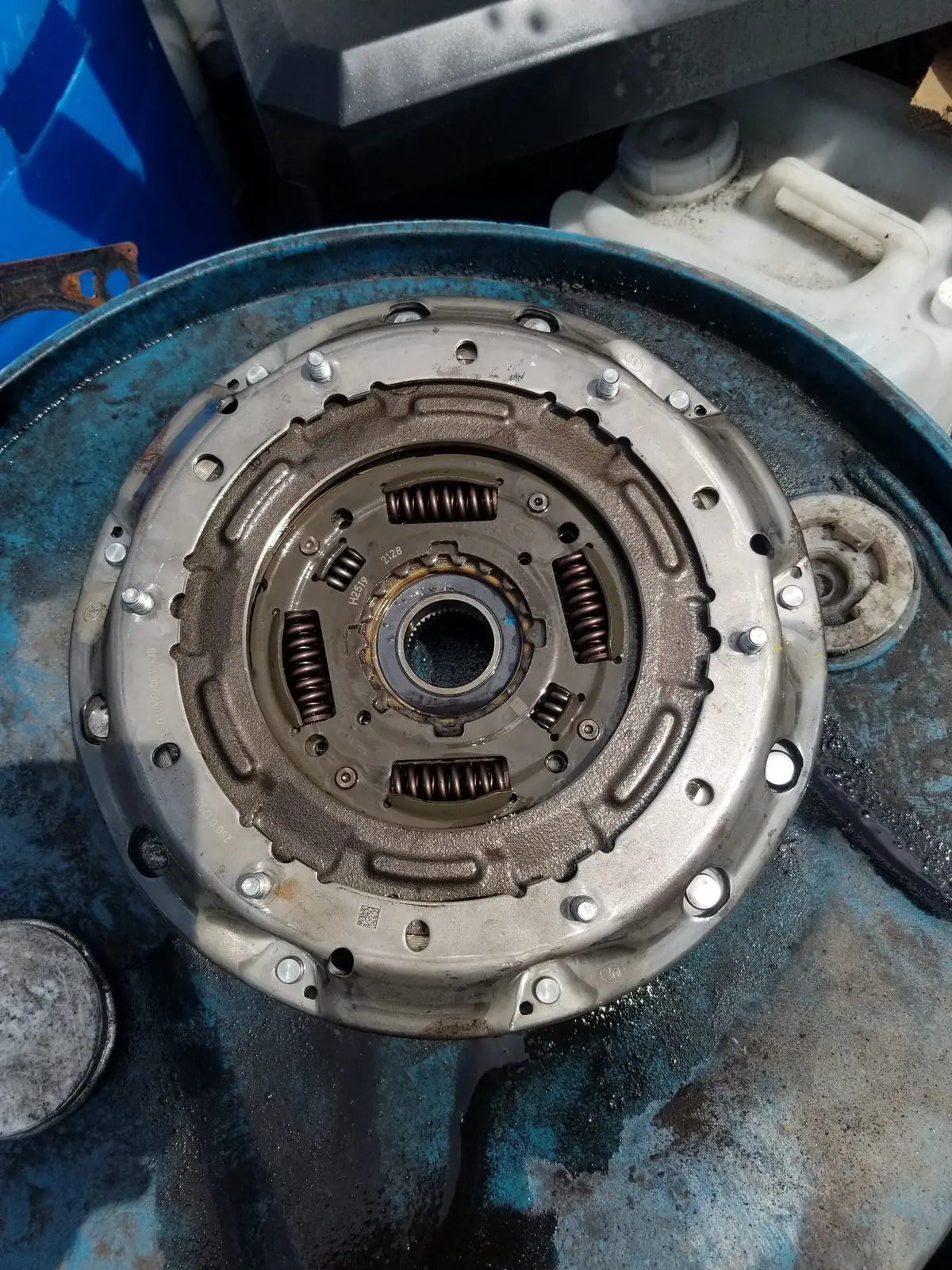 Dual-mass flywheel and clutch assembly